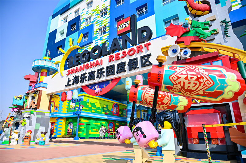 入口处的新春主题装饰