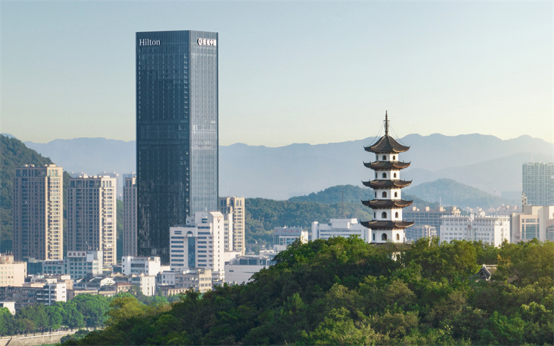 诸暨希尔顿与西施故里金鸡塔