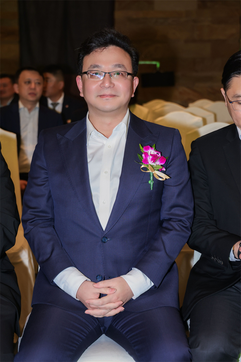 03海鸥集团党委书记、董事长、总裁徐以刚先生
