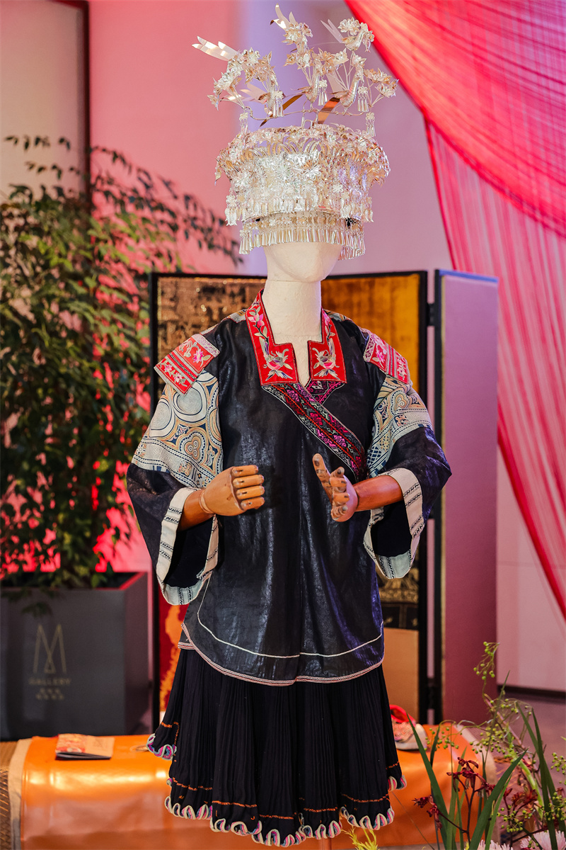 Guizhou Miao ethnic costume贵州苗绣服饰展(1)