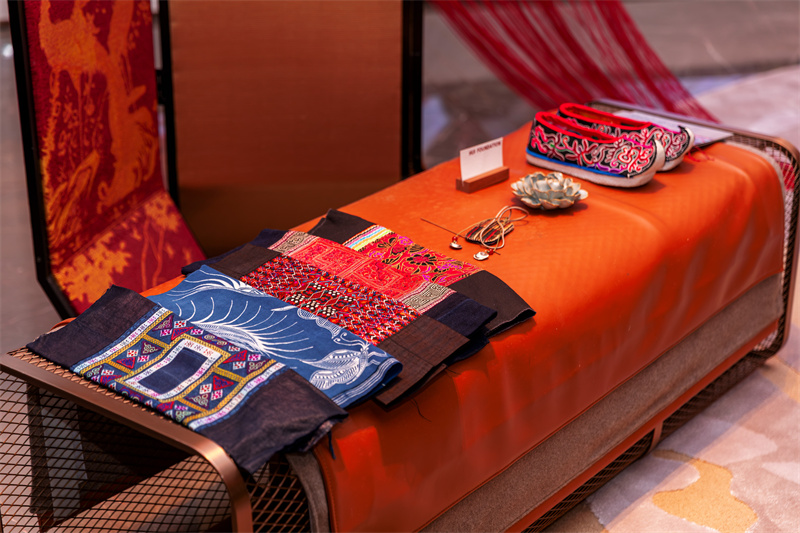 Guizhou Miao ethnic costume贵州苗绣服饰展(3)