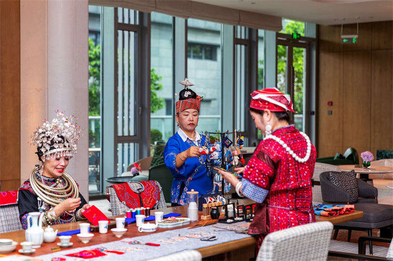 Intangible Cultural Heritage MiaoEmbroidery Handicrafts苗绣非遗手工
